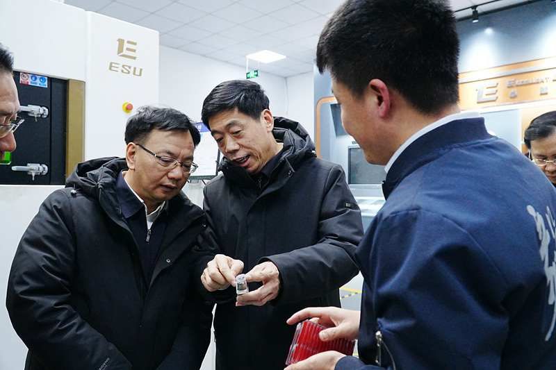 廣州市荔灣區(qū)區(qū)長(zhǎng)譚明鶴、廣州工控副總經(jīng)理張勁泉一行蒞臨上海毅速考察交流